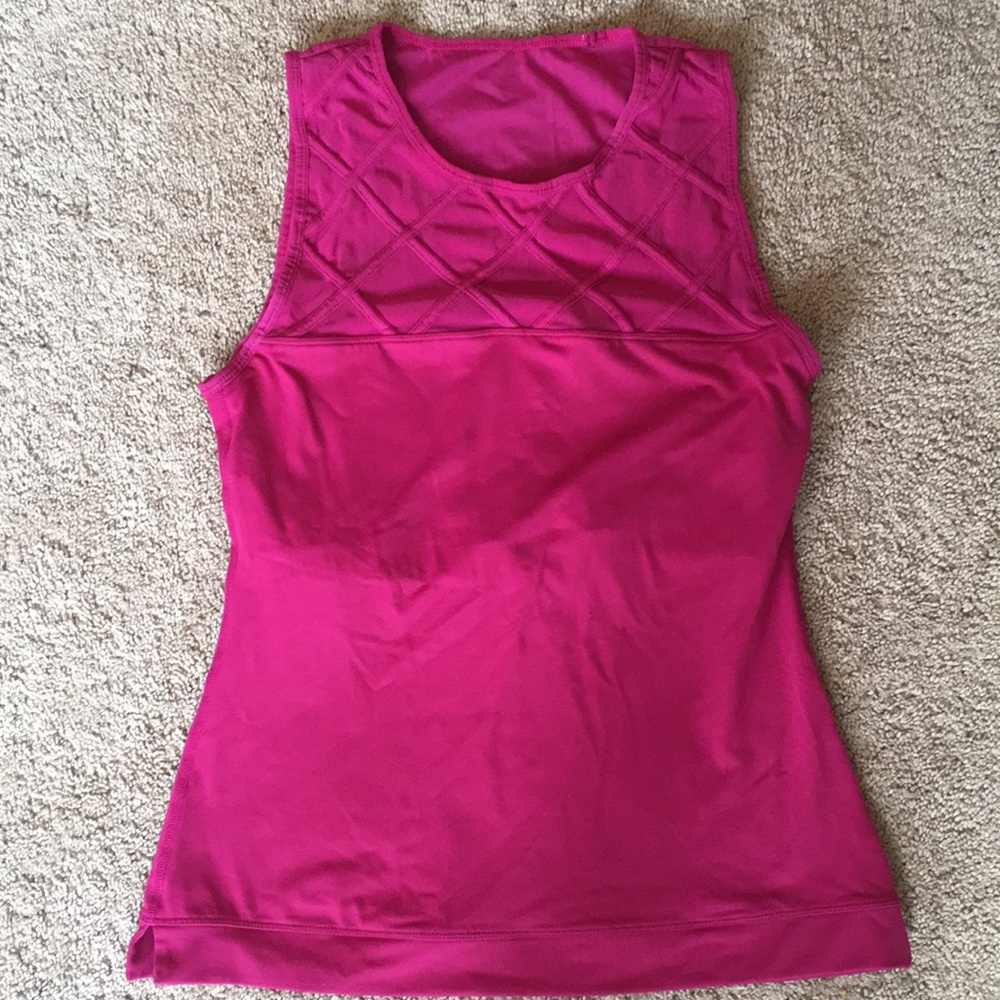 Like new workout top, mesh detailing, size M